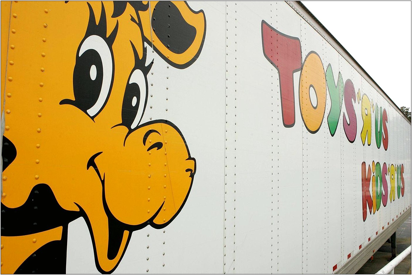 Putting Toys R Us On Resume After Closing